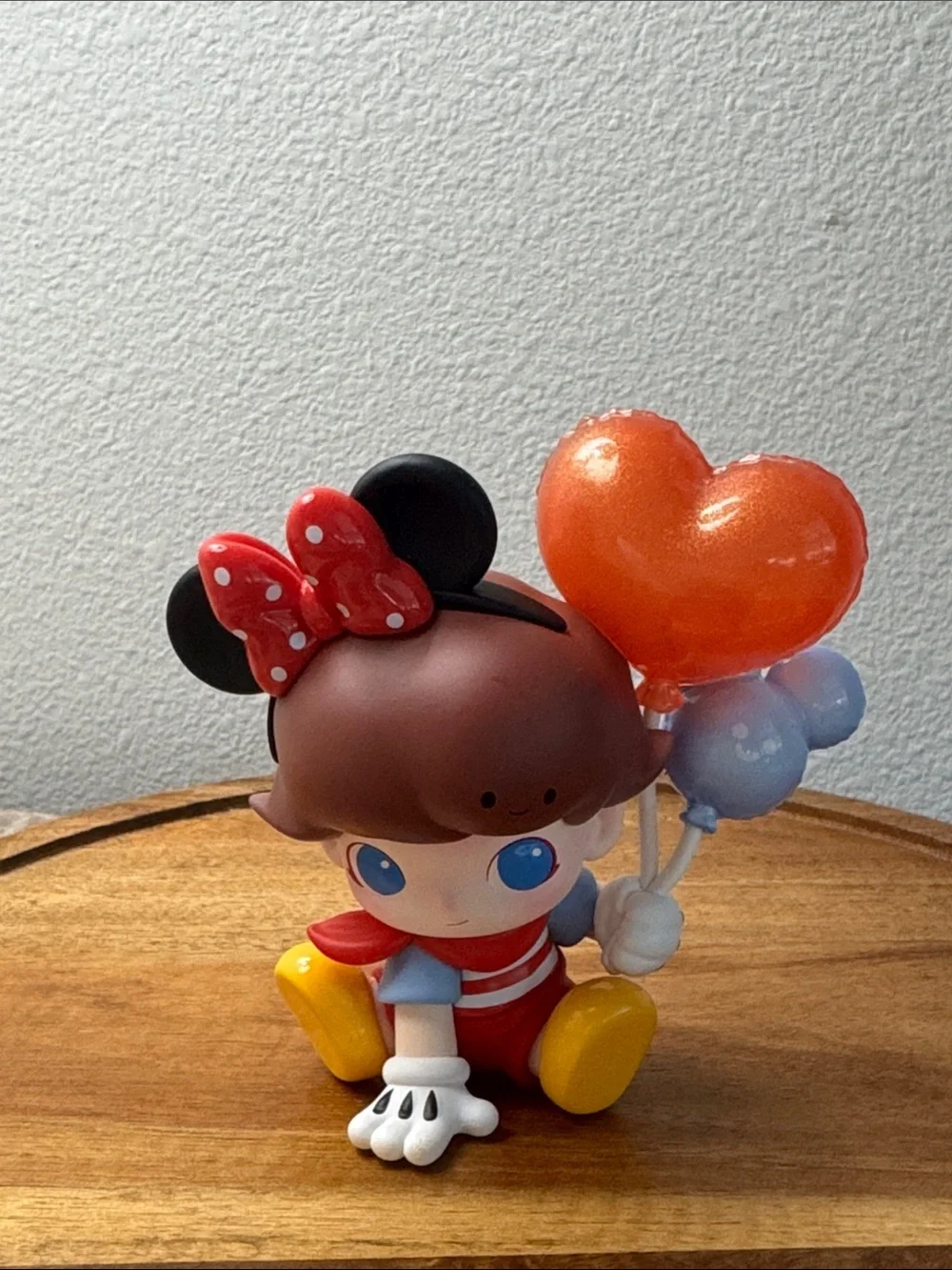 Pop mart DIMOO Disney Series Minnie’s Balloon figurine